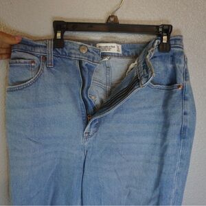 ABERCROMBIE ULTRA HI RISE ANKLE STRAIGHT JEANS